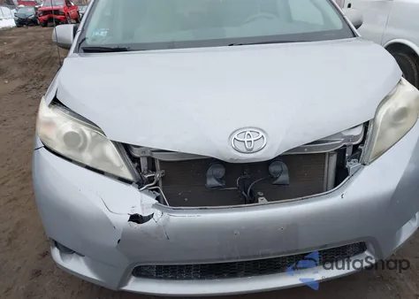 2014 Toyota Sienna Le V6 8 Passenger z USA, uszkodzony, nr VIN 5TDKK3DC3ES463649